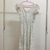 ราคา ชุดกระโปรงยาวสีขาวลายดอก #เสื้อผ้ามือสอง (2299133178)