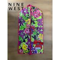 ราคา NINE WEST garment bag ใส่สูท เก็บเสื้อผ้ากันฝุ่น ลายสวย สภาพดี (28362921582)