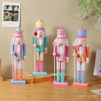 ราคา ตุ๊กตานัทแครกเกอร์สไตล์ฝรั่งเศส ทหารรัสเซีย ตกแต่งห้องตุ๊กตา บ้าน ตุ๊กตาย้อนยุค สีชมพู ของที่ระลึก (43103160386)