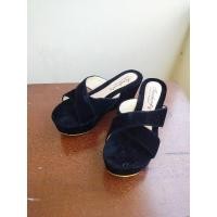ราคา รองเท้าส้นตึกสีดำเปิดส้น (24812694884)