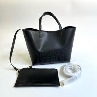 ราคา Versace Jeans Couture Tote In Blackกระเป๋าผู้หญิง (24985238434)