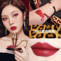 ราคา ส่งฟรี✔COD♦️แท้/พร้อมส่ง HOLD LIVE LEOPARD TEXTURE MATTE LIP (2331394173)