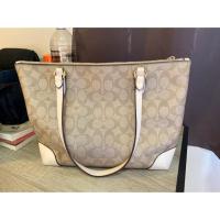 ราคา กระเป๋า Coach ลาย C สีขาว มือสอง (6619337490)