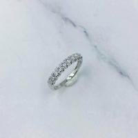 ราคา แหวนเพชรแถว ทอง 18K เพชรไฟดีวิบวับเม็ดใหญ่เรียงแถว 9 เม็ด (27038263709)