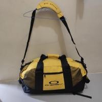 ราคา Oakley 2 in 1 duffle bag กระเป๋าเป้มือสองเดิม (18246100792)