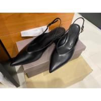 ราคา Charles & Keith รองเท้าส้นสูงรัดส้น สีดำ ไซส์40 (4045006411)