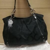 ราคา กระเป๋าสะพายโค้ช​ Coach ของแท้​ มือ2 สภาพสวย​อะไหล่สีเงิน ฐาน16นิ้ว เป็นผ้า+ขอบหนังแท้ สะพายไหล่ (2371652783)