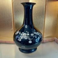 ราคา แจกันทองเหลือง Vintage Black Enameled Bronze Vase with Pearl Decoration, Black Lacquer Painted With Mother Of Pearl I มี (27257353751)