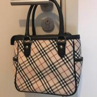 ราคา กระเป๋า Burberry ของแท้ มือสอง(Used like New) ใช้น้อยมากค่ะ สภาพ 90% (1423030190)