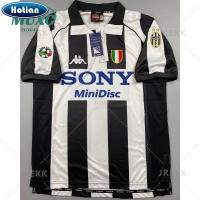 ราคา เสื้อบอล ย้อนยุค ยูเวนตุส 1997 เหย้า Retro Juventus Home พร้อมเบอร์ชื่อ ZIDANE DEL PIERO อาร์มกัลโช่ เรโทร (53951773966)