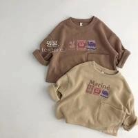ราคา เสื้อผ้าคอกลมเสื้อฤดูใบไม้ผลิและฤดูใบไม้ร่วงแบบใหม่เสื้อตัวในทรงหลวมเสื้อตัวในแบบหลวมๆมีกระเป๋าสำหรับเด็กผู้ชายและเด็กผู้หญิงเสื้อยืดลายการ์ตูนแขนยาวพิมพ์ลายแฟชั่นสำหรับเด็กโต (28106075894)