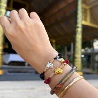 ราคา มีมนตร์ ด้ายดำ ด้ายแดง ม้านำโชคมงคล ผ่านพิธี เสริมความโชคดี ม้ามีมนตร์ กิ่งมีมนตร์ (45006763759)