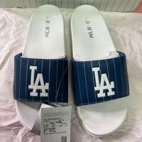 ราคา แท้ MLB Mound/ Dia Monogram Slides/Sandals รองเท้าแตะแบบสวม NY สีดำ/สีขาว/สีน้ำเงิน (6381543230)