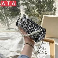 ราคา A.T.A กระเป๋าทรงถังเล็กประดับเพชร ดีไซน์ใหม่ ทรงกลมตกแต่งไข่มุก สะพายข้างและสะพายไหล่ (17594112712)