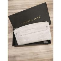 ราคา SALE กระเป๋าสตางค์ใบยาว Charles & Keith ของแท้ (1547405643)