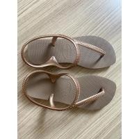 ราคา Havaianas แท้ สีทอง size 35-36 สำหรับเท้าปกติ 36-37 มือ2 (12319082536)