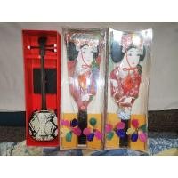 ราคา ฮะโกอิตะ ไม้ตีลูกขนไก่และลูกขนไก่ ฮาเนะ ซามิเซ็ง (Shamisen) ขนาดจำลอง ตั้งโชว์ ของใหม่ (22679393767)