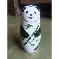 ราคา ตุ๊กตาไม้ แม่ลูกดกรัสเซียน่ารัก มือแกะสลักและทาสีด้วยพู่กัน แพนด้า สูง14ซม สินค้ามือสองจากตู้ญี่ปุ่น (23362124300)