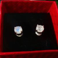 ราคา ต่างหูพลอยมูนสโตน หรือมุกดาหาร สีเหลือบฟ้า Moonstone Earrings (6731329604)