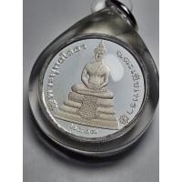 ราคา พระพุทธโสธร นานาชาติ(รุ่นแรก) ปี 2537 หลังพระธรรมจักร เนื้อเงินขัดเงา (22164257026)