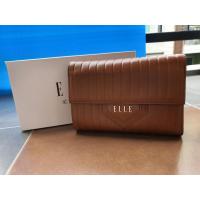 ราคา กระเป๋าสตางค์ใบสั้น ยี่ห้อ ELLE แท้ พร้อมกล่อง !! [มือ2ใช้เอง] สีน้ำตาล สภาพตามรูป ดูก่อนสั่งซื้อ (10972002263)