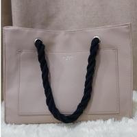 ราคา SUPER SALE altrose no.9 bag แบรนด์แท้ จากญี่ปุ่น กระเป๋ามือสอง ทรงtote สี beige (24480343622)