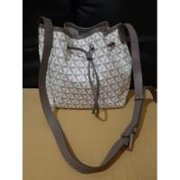 ราคา Preloved Lancaster Bucket Drawstring Bag (27170622023)