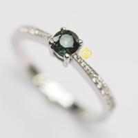 ราคา JewChanแหวนตัวเรือนเงินแท้พลอย เขียวส่อง (มรกตจันท์) (19075084096)