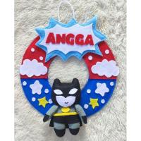 ราคา GANTUNGAN ไม้แขวนเสื้อสักหลาดตัวละครแบทแมนชื่อฟรี (54856176829)