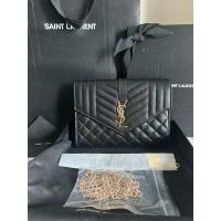 ราคา Ysl clutch 8 monogram Y.21 Like new (29825892371)