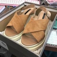 ราคา Usedlikenew‼️ รองเท้า Charles&Keith สีน้ำตาล ไซส์ 37 พร้อมกล่อง (จากshopสิงคโปร์) (995661249)