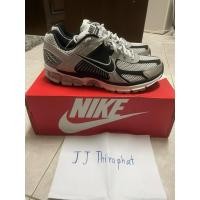 ราคา Nike zoom vomero 5 metallic silver black มือ1 (29939094587)