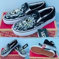 ราคา ♞,♘,♙รองเท้า Vans Slip On หัวกระโหลกไฟ Unisex ใส่ได้ทั้ง ชาย หญิง [ ของแท้ พร้อมส่ง ] hj (28277050675)