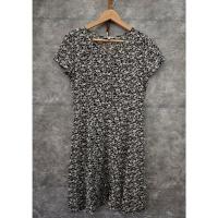 ราคา ชุดเดรส UNIQLO ผ้าคอตตอนนิ่ม สีดำลายดอกเล็ก มือสอง สภาพดี (26480371142)