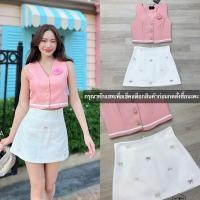 ราคา งานป้าย Natacha เซต2ชิ้น เสื้อครอปคอปกแขนกุดกระดุมหน้าแต่งเข็มกลัดดอกไม้ กระโปรงปักลายโบว์ทรงสวย (24860981452)