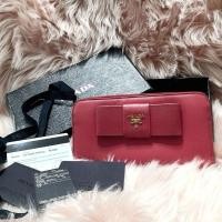 ราคา ❌soldout❌ กระเป๋าสตางค์ prada มือสอง (13748623572)