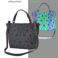 ราคา Luminous bao ถุงใหญ่ Holographic สะท้อนแสงเรขาคณิตกระเป๋าผู้หญิง 2020 กระเป๋าสะพายผ้านวมกระเป๋าถือหญิงผู้หญิงผู้หญิง (27040894926)
