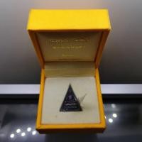 ราคา พระพุทธนวราชบพิตร พระพิมพ์จิตรลดา พิมพ์เล็ก เนื้อนวะ โครงการหลวง พ.ศ.2539 พร้อมกล่องเดิม (57602231054)