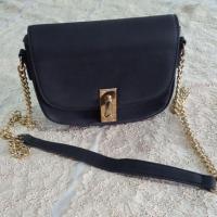 ราคา กระเป๋าสะพายไหล่ หนังสีดำ สายโซ่ทอง (2314430300)