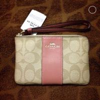 ราคา แท้ 100% พร้อมส่ง New Coach กระเป๋าคล้องมือ 1 ซิป Size S #F58035 (1382296027)
