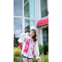 ราคา CM003 เสื้อคอปกขอบชมพูปักลายสตอเบอรี่ + เสื้อกั๊กลายกระต่าย (24401302798)