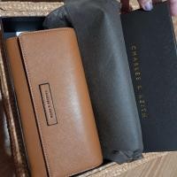 ราคา กระเป๋าสตางค์ chalres & keith แท้ 100 % ใหม่ยังไม่เคยใช้งาน (4213957165)