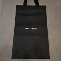 ราคา ถุงกระดาษแบรนด์เนมแท้ แบรนด์ Saint Laurent สีดำ✳️ (26779079232)