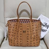 ราคา Size M (ไม่มีใบลูก) ✧.* พร้อมส่ง ✔ ของแท้ 100% ✧.* Mcm Reversible Shopper Tote (24685096303)