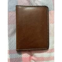 ราคา Folio กระเป๋าสำหรับใส่บัตร หนังวัวแท้คุณภาพดี สีน้ำตาล ขนาด 7.5cm 10.5cm 1cm มือสอง สภาพดีมาก95% ราคา 200 บาท (24419104716)