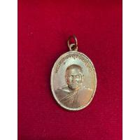 ราคา No1692 เหรียญหลวงพ่อทองสุข วัดโตนดหลวง รุ่นที่ระลึก บูชาครู บริษัท โตโยต้า เพชรบุรี จำกัด ปี 60 (52552848337)