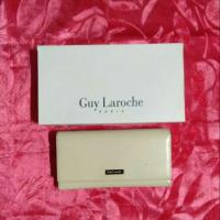 ราคา กระเป๋าสตางค์ใบยาว สีครีม Guy Laroche 3พับ กระดุมแม่เหล็ก ของแท้100% (670252556)