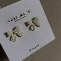 ราคา ต่างหูเจาะริบบิ้นสีขาวงาช้างเรียบง่าย (27836713085)