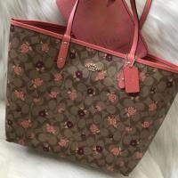 ราคา Coach กระเป๋าtote กลับด้าน แม่ลูก ลายc ดอกไม้ coachแท้100% พร้อมใบเสร็จแคร์การ์ด (1924439082)