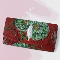 ราคา กระเป๋าสตางค์หนังปลากระเบนใบยาวทรงสามพับลายดอกไม้ สีแดง (23830314291)